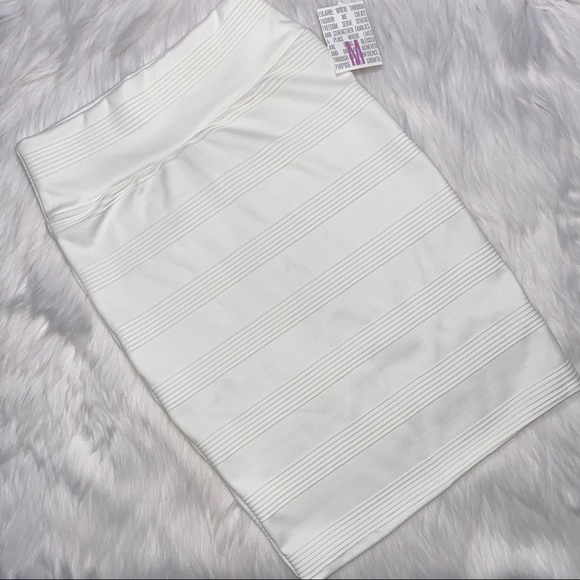 LuLaRoe Dresses & Skirts - Lularoe solid White Textured Cassie Skirt NWT M